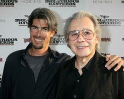 Ryan schifrin padre lalo schifrin llegando a el la estreno de sin gloria bastardos a graumans chino teatro en los angeles California en agosto 10 2009 foto