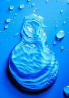 un azul líquido es sentado en parte superior de un azul superficie foto