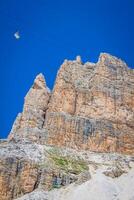 hablar con descaro a pordoi sur cara 2952 metro en gruppo del silla turca, dolomitas montañas en Alpes foto