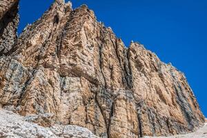 hablar con descaro a pordoi sur cara 2952 metro en gruppo del silla turca, dolomitas montañas en Alpes foto