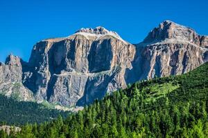 hablar con descaro a pordoi sur cara 2952 metro en gruppo del silla turca, dolomitas montañas en Alpes foto