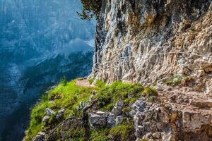 Panorama del parque nacional y montañas Dolomiti en Cortina d'ampezzo, en el norte de Italia foto