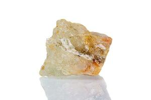 macro mineral Roca aguamarina en un blanco antecedentes foto