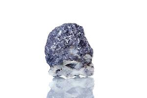 macro mineral Roca galena en un blanco antecedentes foto