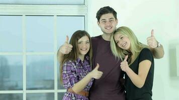 Guy and two girls show thumbs video