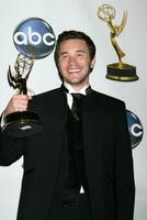 tom pelphrey en el prensa habitación después victorioso un premio para excepcional mas joven actor a el el tiempo de día premios emmy 2008 a el Kodak teatro en hollywood California en Junio 20 2008 foto