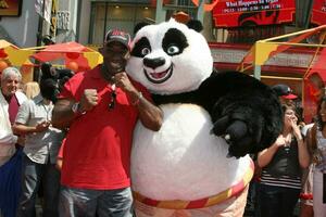 Michael Clark Duncan Kung Fu Panda LA Premiere Graumans Chinese Theater Los Angeles CA May 31 2008 photo