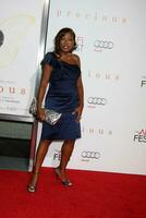 Starr Jones arriving at the Precious Based on the Novel Push by Sapphire Los Angeles Premiere Graumans Chinese Theater Los Angeles CA November 1 2009 photo