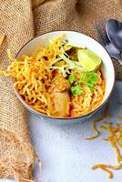 Khao asique receta, khao soi khao asique Kai, tailandés tallarines Khao asique, pollo curry con Condimento foto