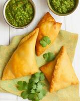 AI Generated Delicious Chicken Samosa with Green Chilli Sos and Dry Chilli Sos free photo