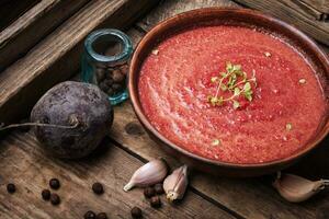 vegetal sopa con raíz de remolacha foto