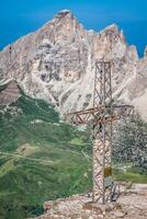 hablar con descaro a pordoi sur cara 2952 metro en gruppo del silla turca, dolomitas montañas en Alpes foto