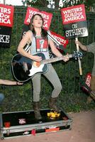 KT Tunstall performs on the picket line supporting striking WGA Writers Outside the Disney Studios Burbank CA November 14 2007 2007 photo