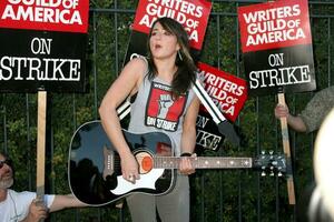 KT Tunstall performs on the picket line supporting striking WGA Writers Outside the Disney Studios Burbank CA November 14 2007 2007 photo