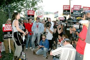 KT Tunstall performs on the picket line supporting striking WGA Writers Outside the Disney Studios Burbank CA November 14 2007 2007 photo