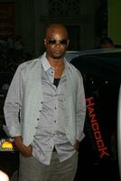 Damon Wayans arriving at Graumans Chinese Theater for the premiere of Hancock in Los Angeles CA on June 30 2008 photo