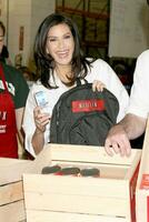 Teri Hatcher Helps out at the Los Angeles Food Bank December 12 2007 Los Angeles CA 2007 photo