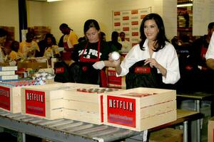 Teri Hatcher Helps out at the Los Angeles Food Bank December 12 2007 Los Angeles CA 2007 photo