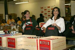 Teri Hatcher Helps out at the Los Angeles Food Bank December 12 2007 Los Angeles CA 2007 photo