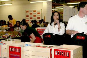 Teri Hatcher Helps out at the Los Angeles Food Bank December 12 2007 Los Angeles CA 2007 photo