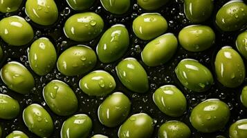 verde aceitunas con agua gotas en oscuro antecedentes. parte superior vista. generativo ai foto