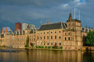 hofvijver lago y binnenhof , el la Haya foto