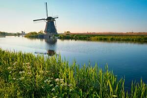 molinos de viento a kinderdijk en Holanda. Países Bajos foto