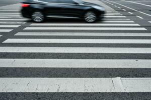 paso de peatones peatonal cruce en el calle foto