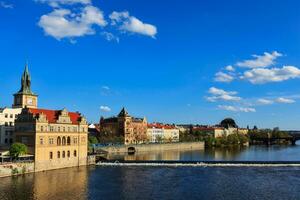 Praga mirar fijamente mesto terraplén ver desde Charles puente foto