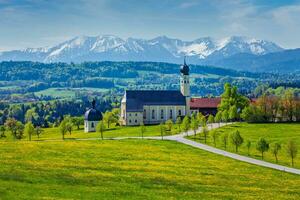 Iglesia de partiendo, irschenberg, Superior baviera, Alemania foto