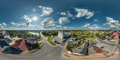 aéreo lleno hdri 360 panorama ver en blanco barroco católico Iglesia en campo o pueblo en equirrectangular proyección con cenit y nadir. vr Arkansas contenido foto