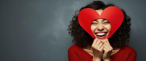 retrato de un contento mujer con rojo corazon.san valentin día concepto ai generado foto