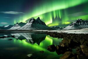 Aurora borealis en Islandia con nieve cubierto montañas y reflexión ai generado foto