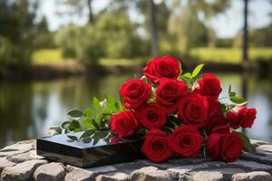 rojo rosas en negro granito lápida sepulcral en el parque, funeral concepto ai generado foto