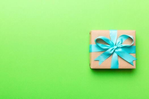 fiesta presente caja terminado de colores fondo, parte superior vista. Copiar espacio para diseño foto