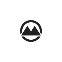 montaña o triangulos y circulo logo o icono diseño vector