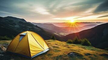 tienda a montaña paisaje a atardecer, generativo ai foto