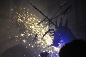 cavallo di fuoco traducir caballo de fuego fuegos artificiales monitor en rasgar foto