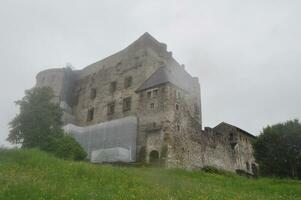 castel pergina castillo en pergina valsugana foto