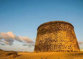 el antiguo Roca torre en el Desierto foto