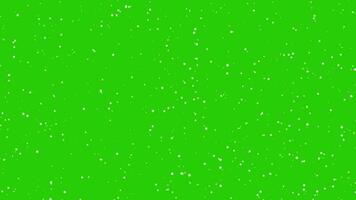 snö storm täcka över grön skärm. vinter, långsamt faller flingor med lateral vind effekt video