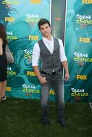 Taylor Lautner arriving at the Teen Choice Awards 2009 at Gibson Ampitheater at Universal Studios Los Angeles CA on August 9 2009 photo