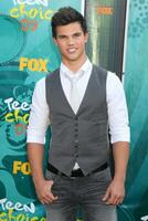 Taylor Lautner arriving at the Teen Choice Awards 2009 at Gibson Ampitheater at Universal Studios Los Angeles CA on August 9 2009 photo