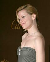 Elizabeth Banks Cartier ReOpening Beverly Hills CA May 9 2005    i photo