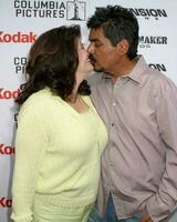 Jorge y anna lopez disfrutar un Beso durante Llegadas a tiburón chico y lava niña estreno el Capitán teatro los angeles California junio 4 4 2005 foto