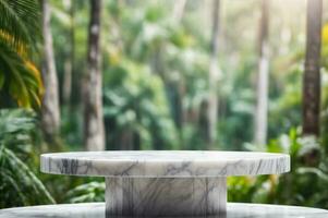 ai generado vacío blanco mármol minimalista moderno redondeado podio con borroso tropical bosque selva antecedentes ai generado foto