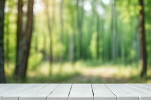 ai generado vacío blanco de madera mesa con borroso pino arboles bosque y Dom ligero eje bokeh antecedentes ai generado foto