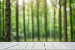 ai generado vacío blanco de madera mesa con borroso pino arboles bosque y Dom ligero eje bokeh antecedentes ai generado foto