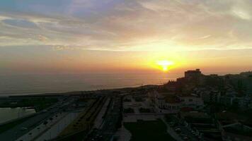 oceano de praia pôr do sol lindo céu video