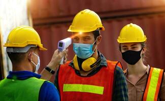 Check body temperature Before working in the warehouse photo